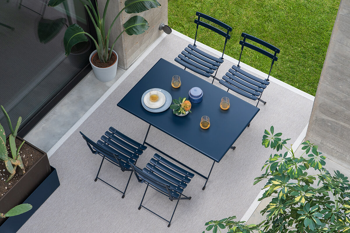 arcenciel-emu-esterno-giardino-acciaio-blu-scuro Arc En Ciel Folding Chair - Image 1